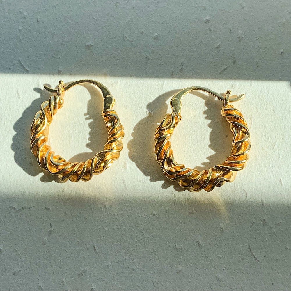gold hoop earrings cartilage hoop earrings mini hoop earrings textured earrings - Picture 10 of 10